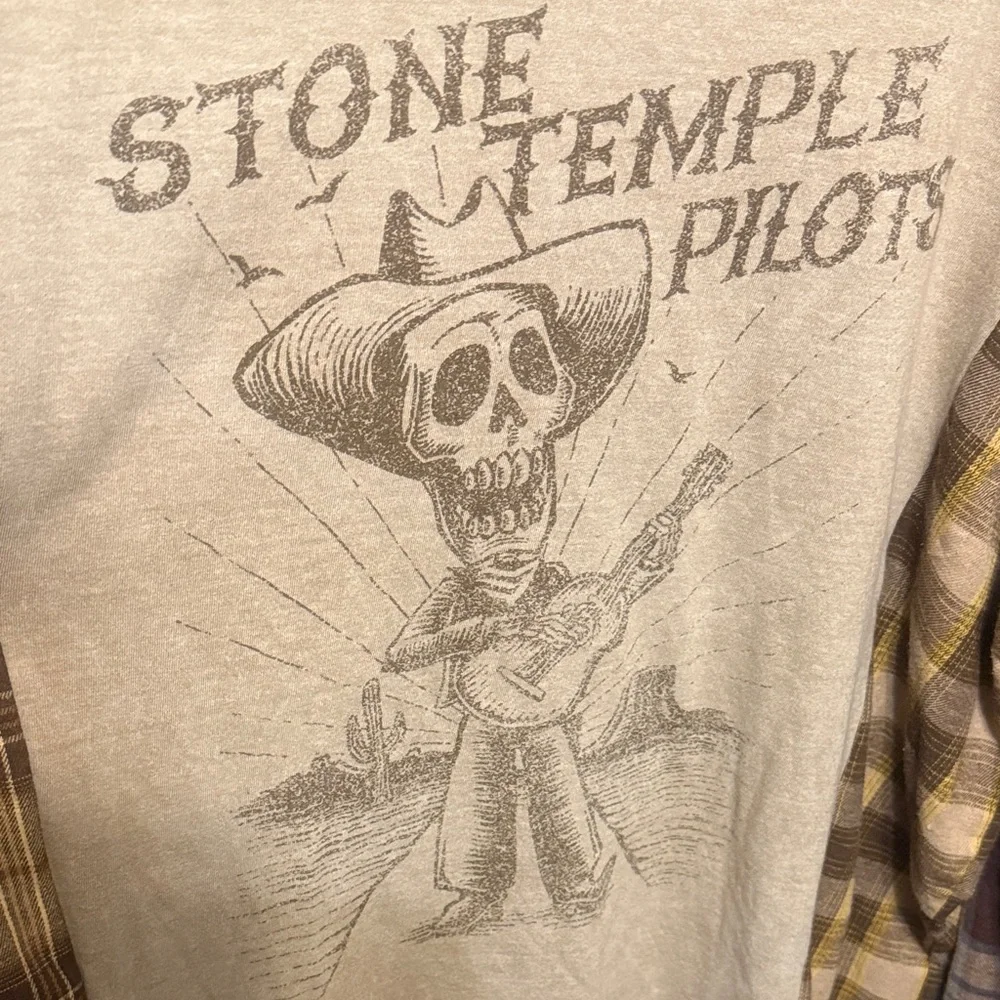 Stone Temple Pilots Graphic upcycled Long Sleeve Flannel size L/XL - Picture 4 of 5